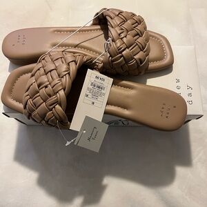 A new day size 9.5 women’s sandals NWT